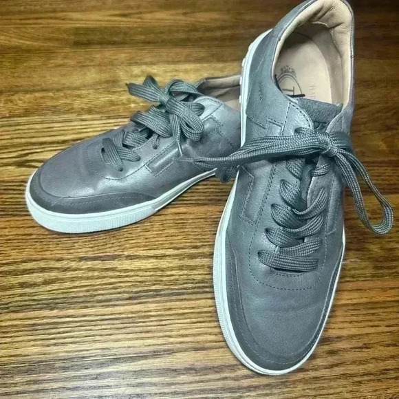 Tod's Low-Top Leather Sneaker - Picture 2 of 5